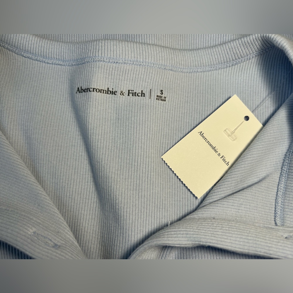 NWT🌷Abercrombie Blue Button Down Short Sleeve Cardigan - Picture 8 of 8